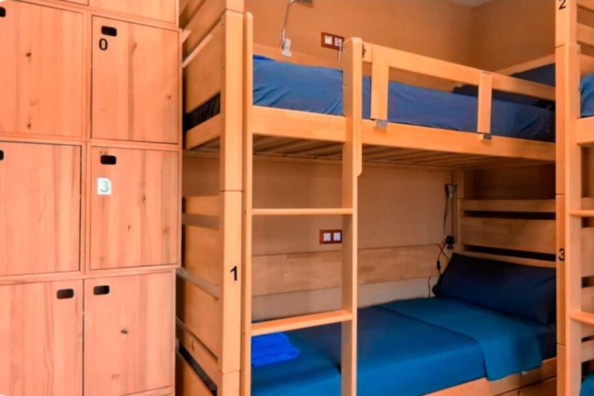 Female Only Shared Dormitory | Een laptopwerkplek, gratis wifi