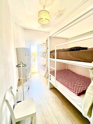 Individually decorated, individually furnished, free WiFi - SwissPorto Guest House (Porto)