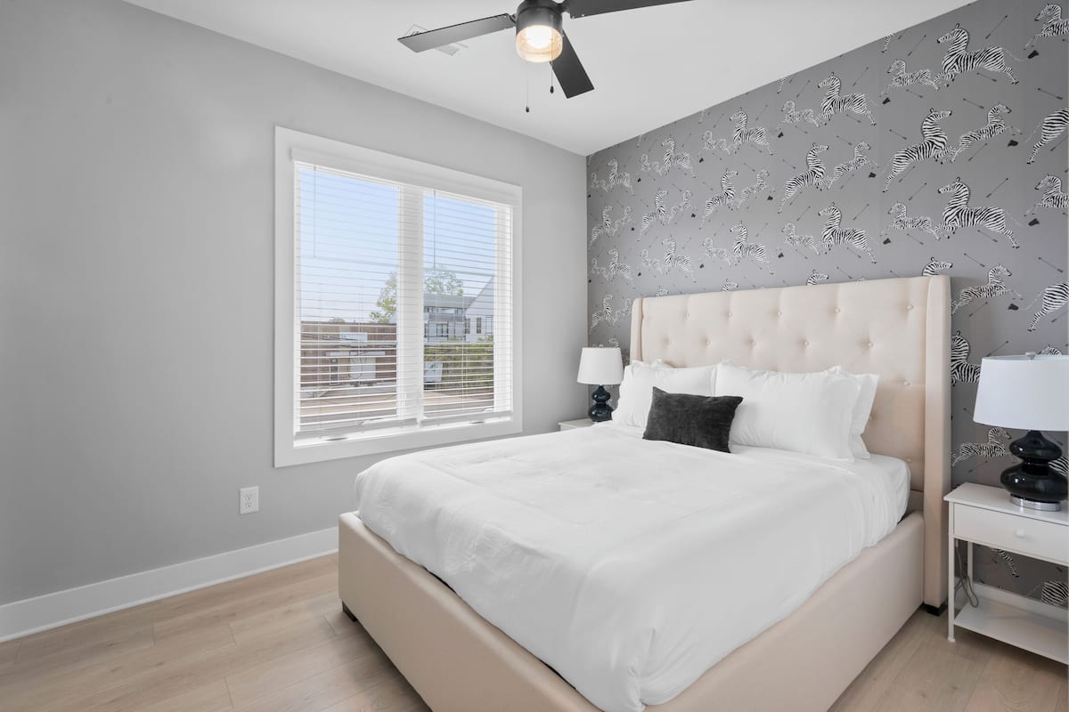 Comfort-Stadtwohnung, 3 Schlafzimmer, Gartenblick | 3 Schlafzimmer, Bügeleisen/Bügelbrett, kostenloses WLAN