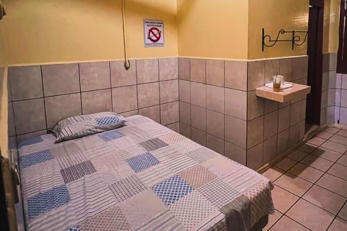 Basic Single Room | Free WiFi