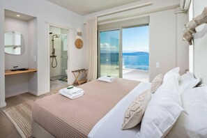 4 bedrooms, iron/ironing board, WiFi, bed sheets - Villa Dell Amore - Private dock - Private Pool - Seafront (Corfu)