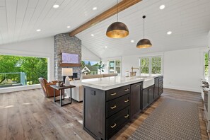 Interior - 💫 Luxury Lakeview Getaway: Main + Guest House, Sleeps 10 💫 (Pewaukee)