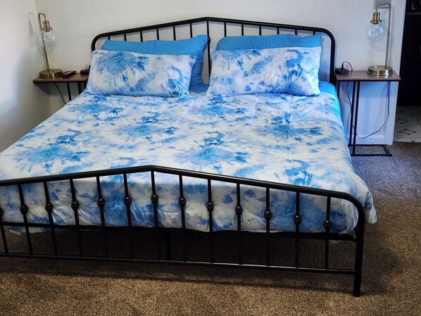 3 habitaciones, escritorio, tabla de planchar con plancha y wifi 