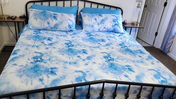 3 bedrooms, desk, iron/ironing board, WiFi