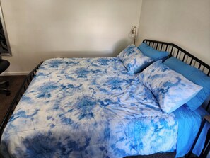 3 bedrooms, desk, iron/ironing board, WiFi - 3-bedroom house in serene Ladson with AC, WiFi. Enjoy a peaceful getaway (Ladson)