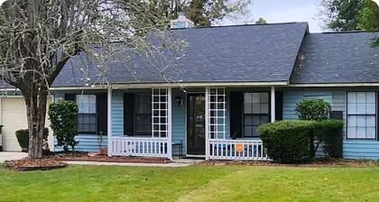 3-bedroom house in serene Ladson with AC, WiFi. Enjoy a peaceful getaway