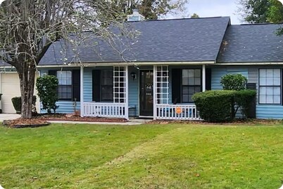 3-bedroom house in serene Ladson with AC, WiFi. Enjoy a peaceful getaway