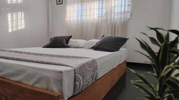 1 chambre, fer et planche Ă repasser, Wi-Fi, draps fournis