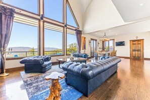 Smart TV, fireplace, stereo