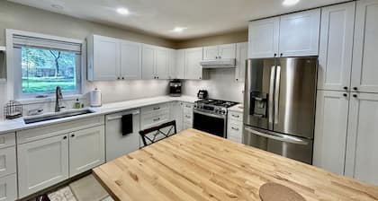 Sprawling ranch W/ HUGE Yard, Patio, & W/D