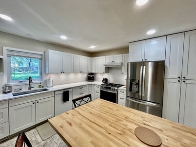 Sprawling ranch W/ HUGE Yard, Patio, & W/D