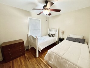 3 bedrooms, desk, iron/ironing board, travel crib - Sprawling ranch W/ HUGE Yard, Patio, & W/D (Wichita)