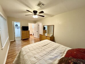 3 bedrooms, desk, iron/ironing board, travel crib