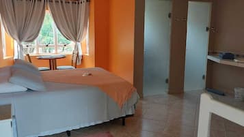 Laptop workspace, soundproofing, free WiFi