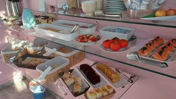 Café da manhã com buffet grátis todos os dias