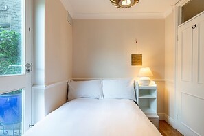 3 bedrooms, iron/ironing board, internet, bed sheets - Charming London Retreat (London)