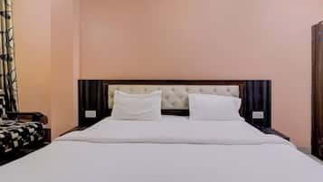 Frette Italian sheets, premium bedding, desk, bed sheets