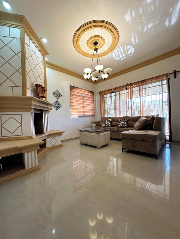 تلفزيون ذكي، مدفأة، ألعاب فيديو