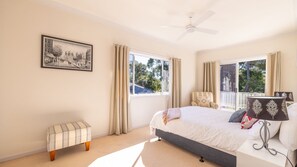 5 bedrooms, iron/ironing board, free WiFi - Pet friendly 24 Irawari Crescent - pool, air con, boat parking (Nelson Bay)