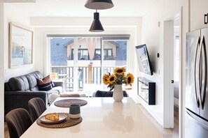 TV - Golden Ridge - 2 Bedroom + Den (Canmore)