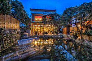 Unclassified image, 2 of 128, button - West Lake Teavilla (Hangzhou)