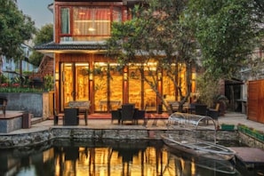 A traditional-style building with a pool, outdoor seating, and a well-maintained garden. - West Lake Teavilla (Hangzhou)