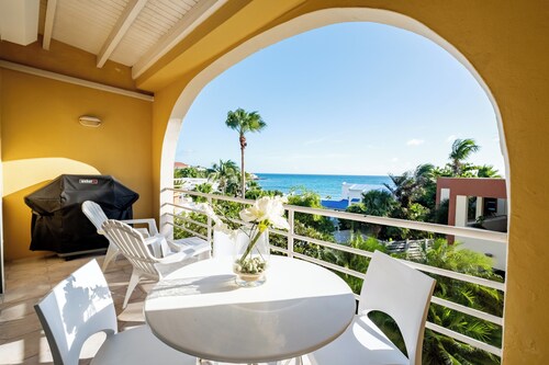 Pelican 2 bedr ocean view apt - shared pool