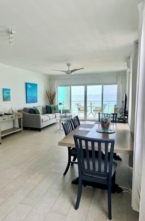 TV - Ocean Edge Blue Water Beach condo (Newly renovated) (Simpson Bay)