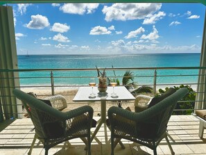 Outdoor dining - Ocean Edge Blue Water Beach condo (Newly renovated) (Simpson Bay)
