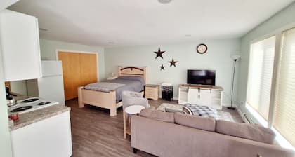 Cozy studio daylight basement with beautiful views Pendleton
