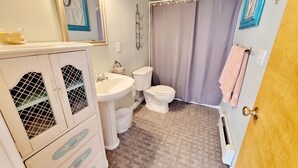 Serviettes fournies, savon, papier toilette