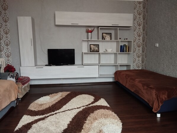 7 bedrooms, iron/ironing board, WiFi, bed sheets