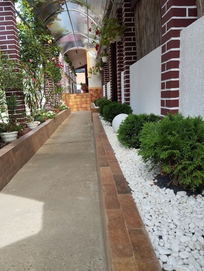 Spacious 7-bedroom house in delightful Велика Бийгань Nagybegany with WiFi, AC