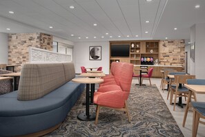 朝食 (郷土料理)、毎日提供 (無料)