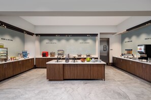 Free buffet breakfast on weekdays  - Home2 Suites by Hilton Houston Downtown Convention Center (Houston)