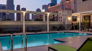 Alberca al aire libre por temporada