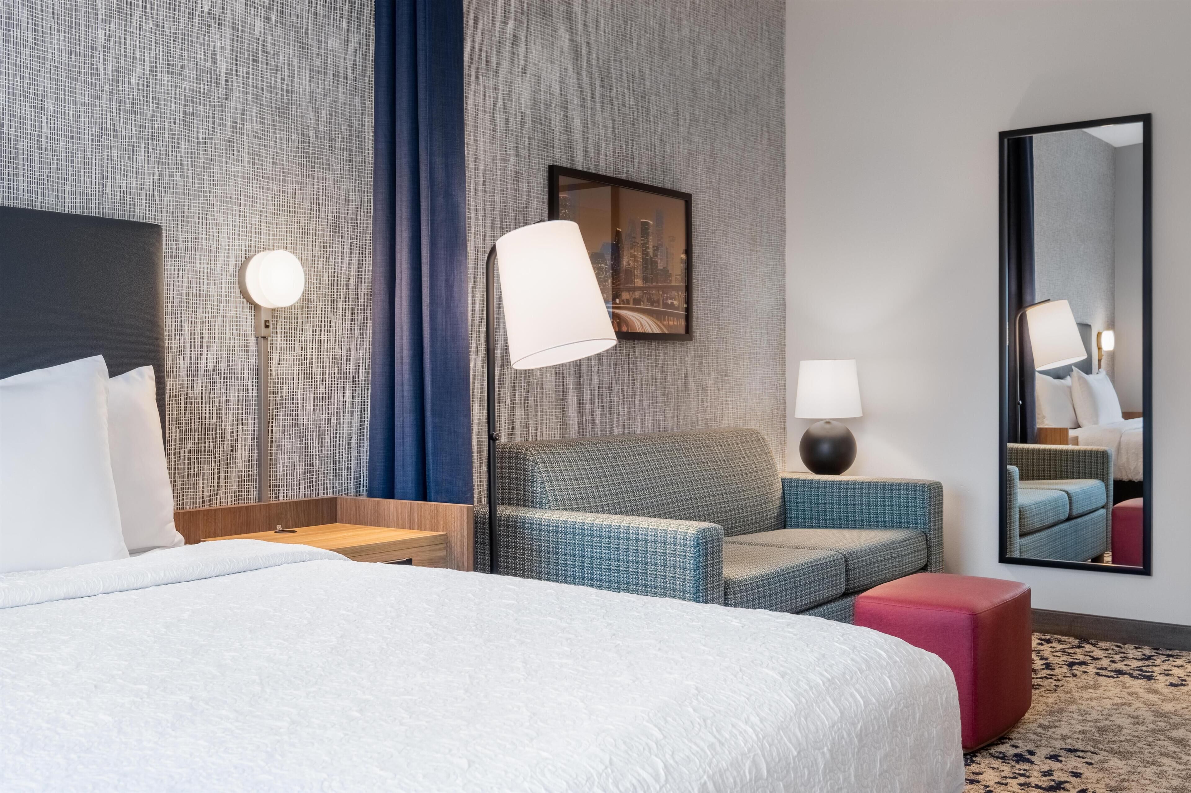 Studiosuite, 1 King-Bett | Wohnbereich | Smart-TV