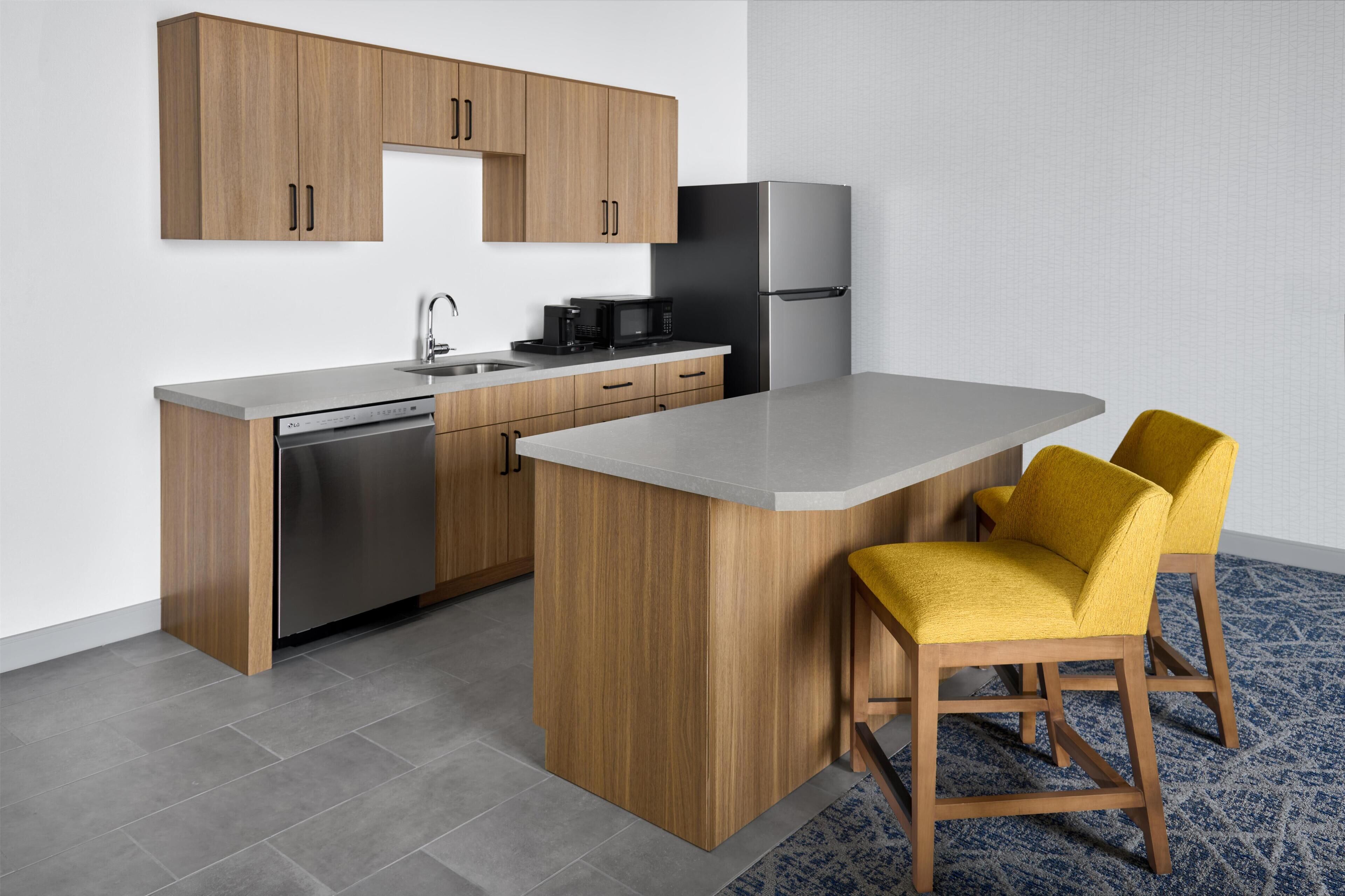 Suite, 1 King Bed, Accessible (Hearing) | Private kitchen