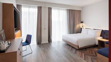 Kamer, 1 queensize bed | Een bureau, een laptopwerkplek, verduisterende gordijnen