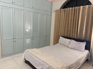 Suite Premium, pemandangan kota | 1 kamar tidur, tirai kedap cahaya, kedap suara, dan setrika/meja setrika