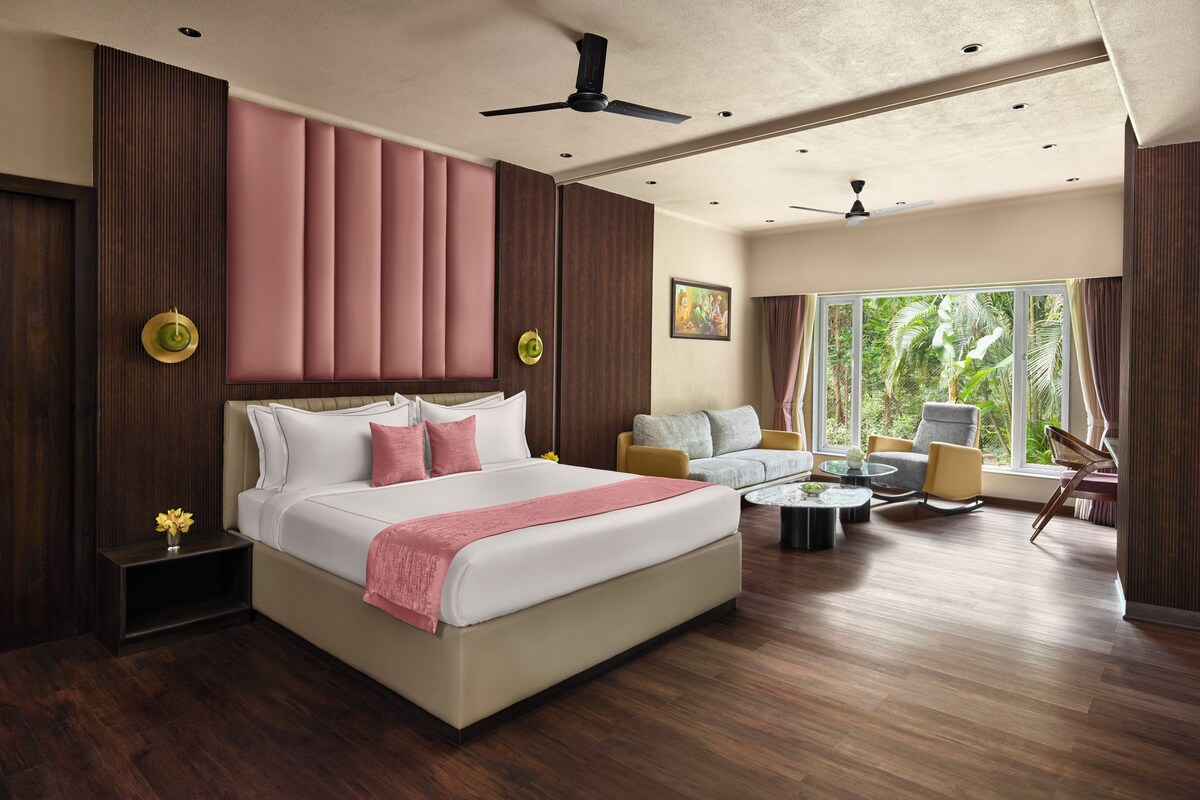 Junior Studio Suite | Egyptian cotton sheets, premium bedding, desk, laptop workspace