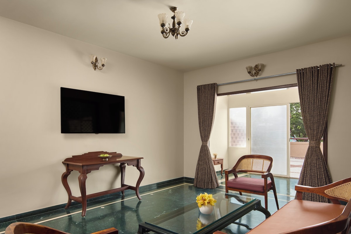 Signature Suite | Egyptian cotton sheets, premium bedding, desk, laptop workspace