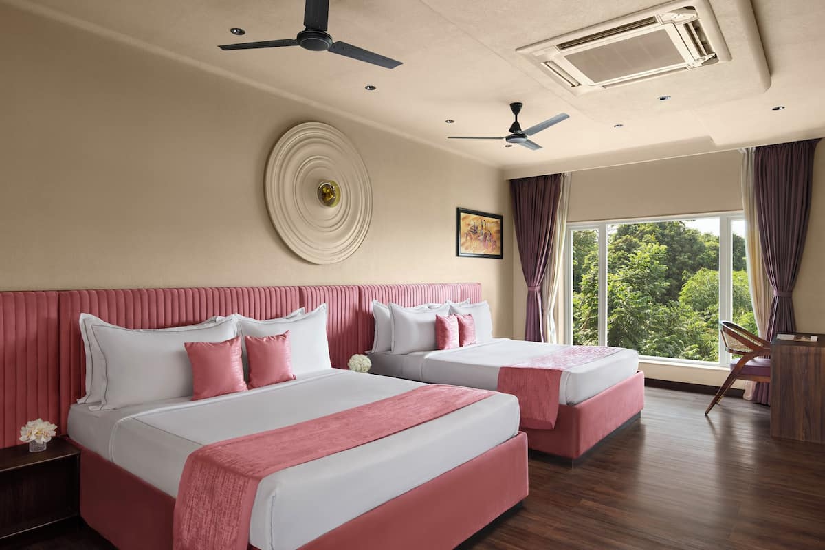 Family Room | Desk, laptop workspace, soundproofing, free WiFi