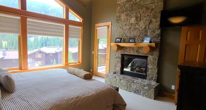 Spacious 2-bedroom Ski in/Ski out condo in beautiful Big Sky, Montana.