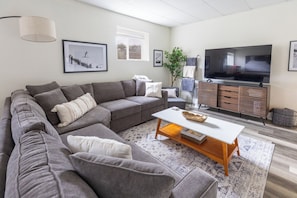 Smart TV, futbolito, tenis de mesa y libros 