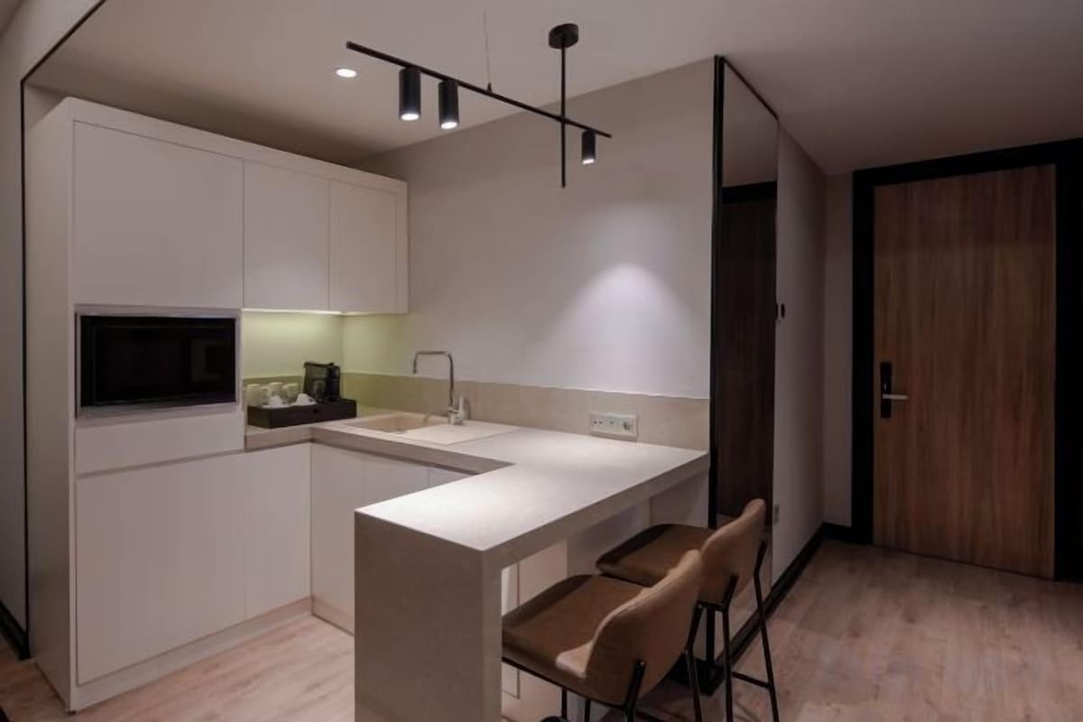 Private kitchen | Espresso maker, microwave, electric kettle