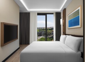 Minibar, in-room safe, blackout curtains, soundproofing - Altunizade Suites Istanbul, Curio Collection by Hilton (Istanbul)