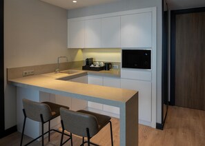 Microwave, espresso maker, electric kettle - Altunizade Suites Istanbul, Curio Collection by Hilton (Istanbul)