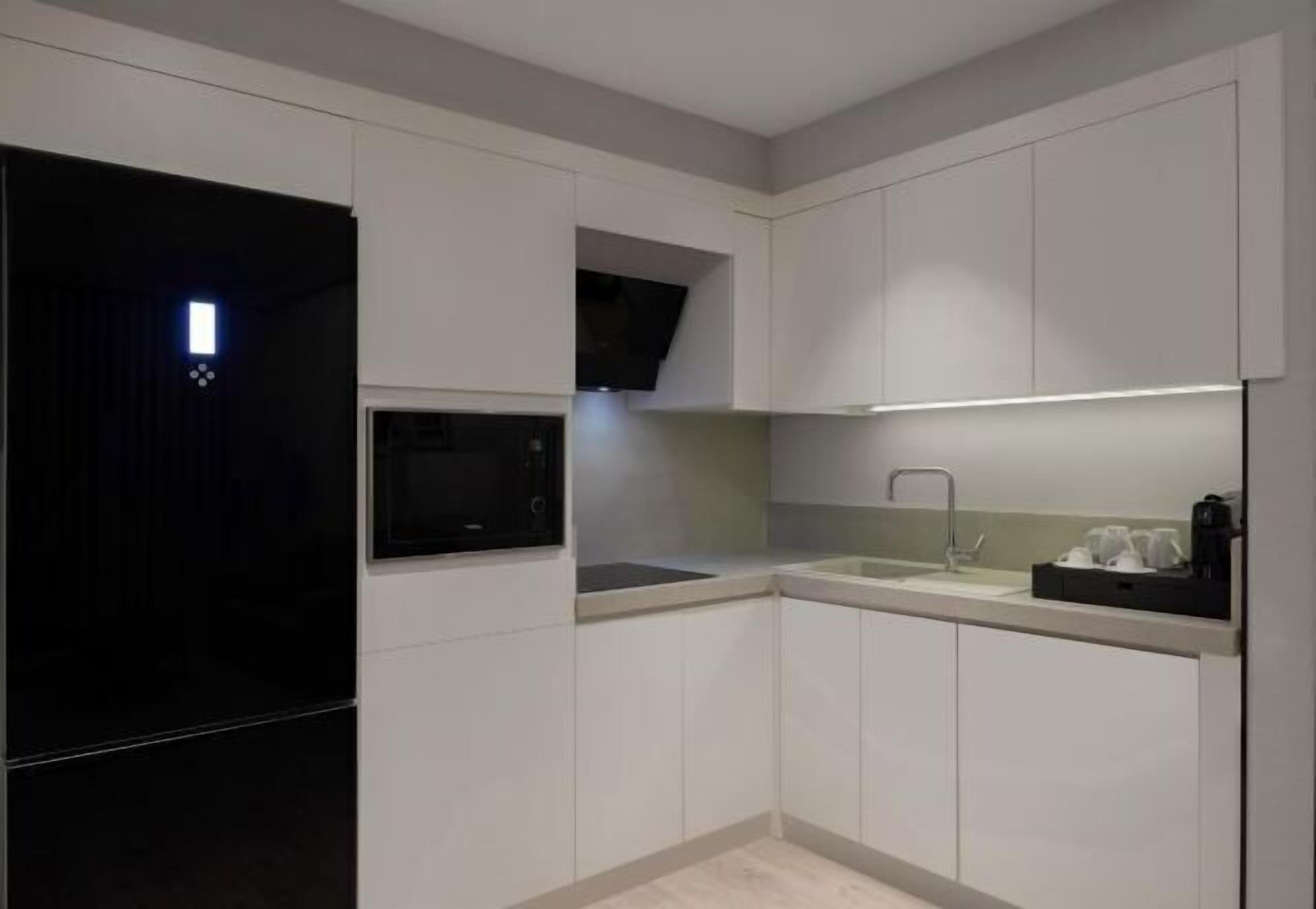 Private kitchen | Microwave, espresso maker, electric kettle