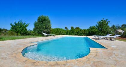 Giada Country House, villa with exclusive pool 5 min. from the sea.